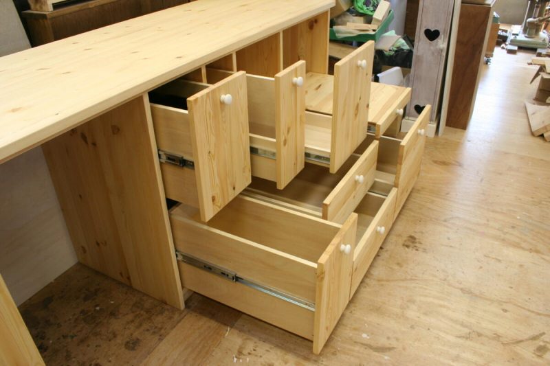 キッチンカウンター・収納の様子