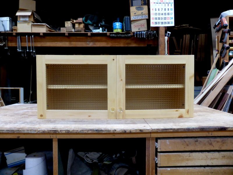チェッカーガラスのキッチンミニ吊り戸100cm（正面）