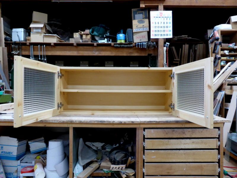 チェッカーガラスのキッチンミニ吊り戸100cm（開時）