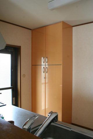 キッチン収納扉交換前