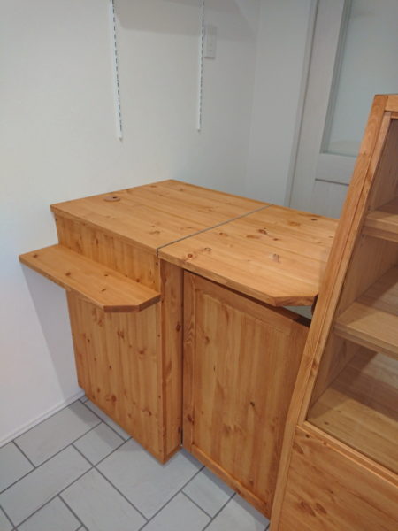 レジ台と跳ね上げ天板(パン屋さん用オーダー家具)